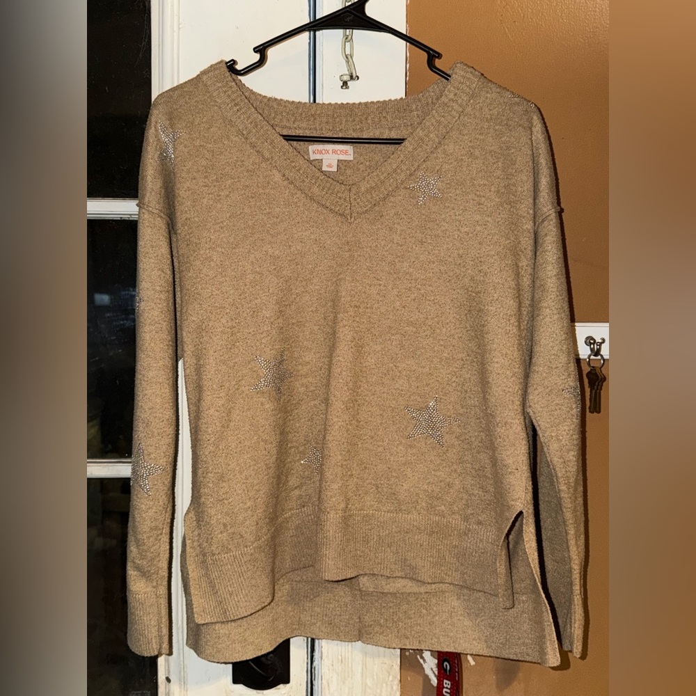 Knox Rose Tan V-Neck Sweater with Star Details size medium - Picture 1 of 6